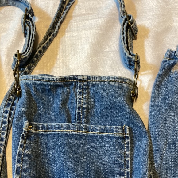 Sneak peek bib overalls size M - Picture 6 of 8